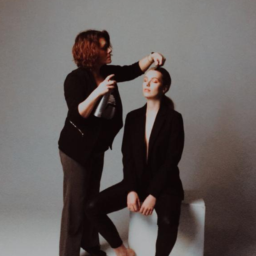 Visagie en haarstijling bij fotomodellen