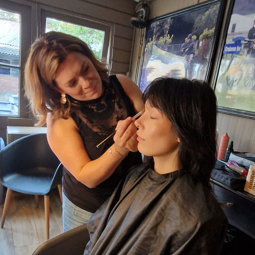 Visagiste op locatie bij bruiloft